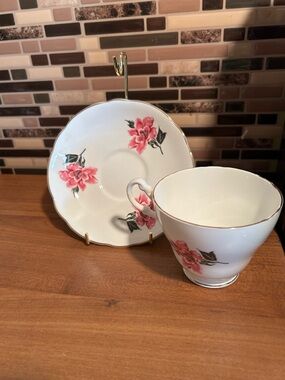 Vintage Floral Teacup and Saucer Set - Pink Rose Pattern